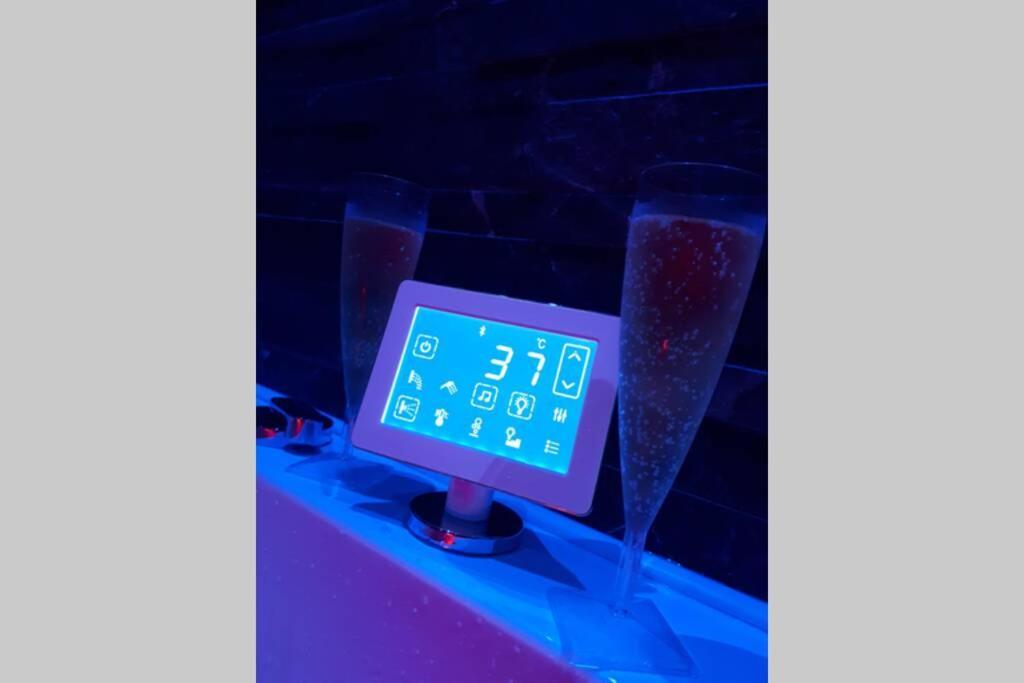 Spa Privatif Love Room, Le Hammam Et Bulles, Chez Nuits Chartraines Chartres Exterior foto