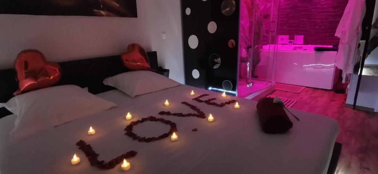 Spa Privatif Love Room, Le Hammam Et Bulles, Chez Nuits Chartraines Chartres Exterior foto
