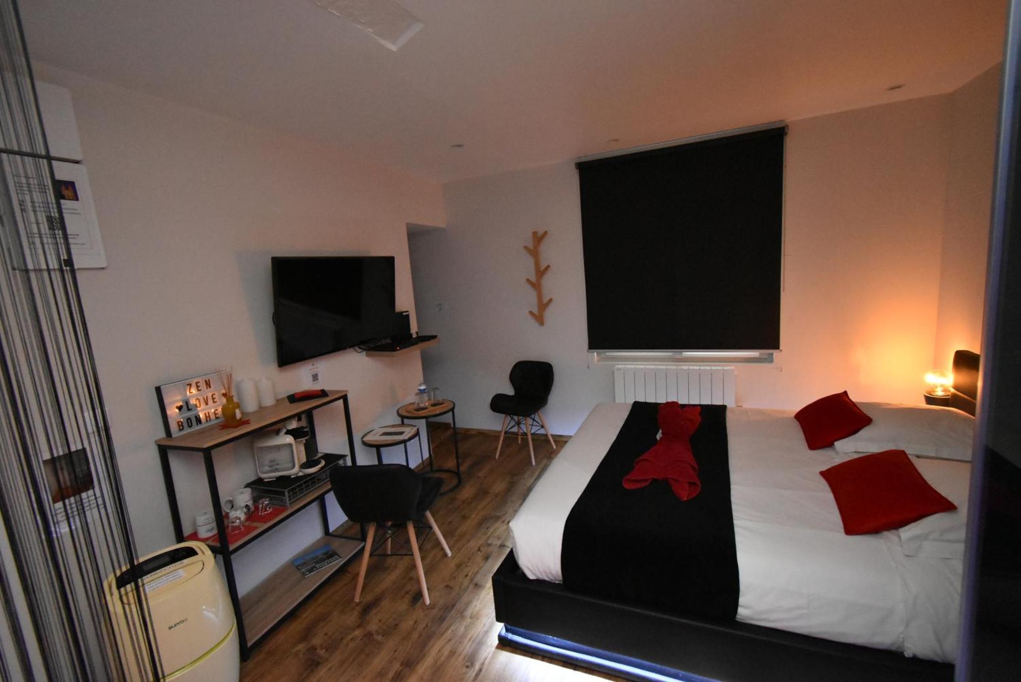Spa Privatif Love Room, Le Hammam Et Bulles, Chez Nuits Chartraines Chartres Exterior foto