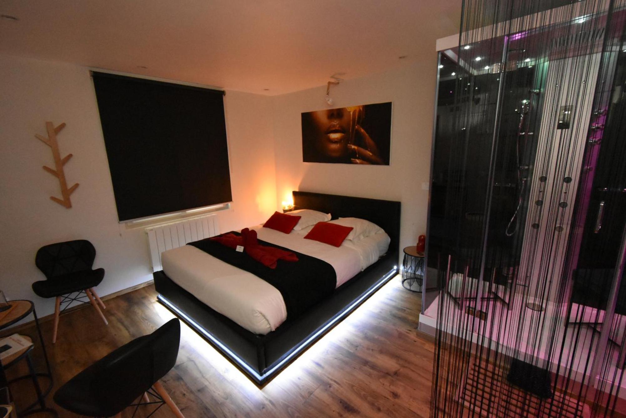 Spa Privatif Love Room, Le Hammam Et Bulles, Chez Nuits Chartraines Chartres Exterior foto