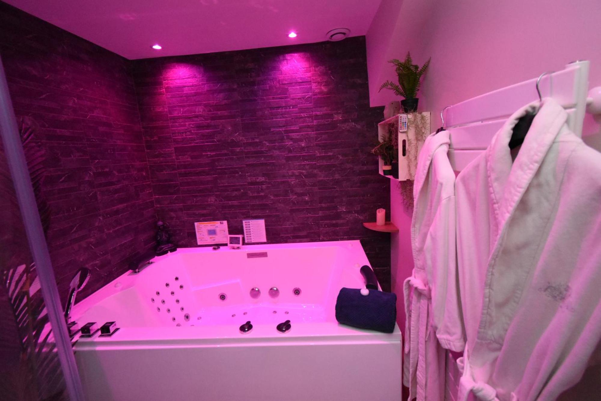Spa Privatif Love Room, Le Hammam Et Bulles, Chez Nuits Chartraines Chartres Exterior foto